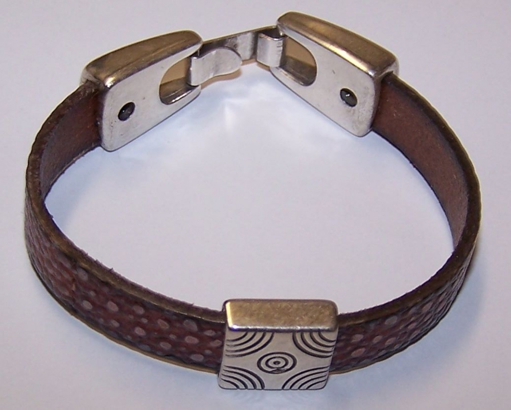 Brazalete Pulsera 13 Cuero Aplastado 10 Cuadrado Decora Cierre Zamak Hecho a Mano